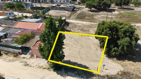 Terreno com 340 m2 em avos com eletricidade e loteamento - Passil (Alcochete)