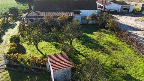 EXCLUSIVO - Quinta com 2069 m2, T1 e um armazém - Asseiceira(Palmela)