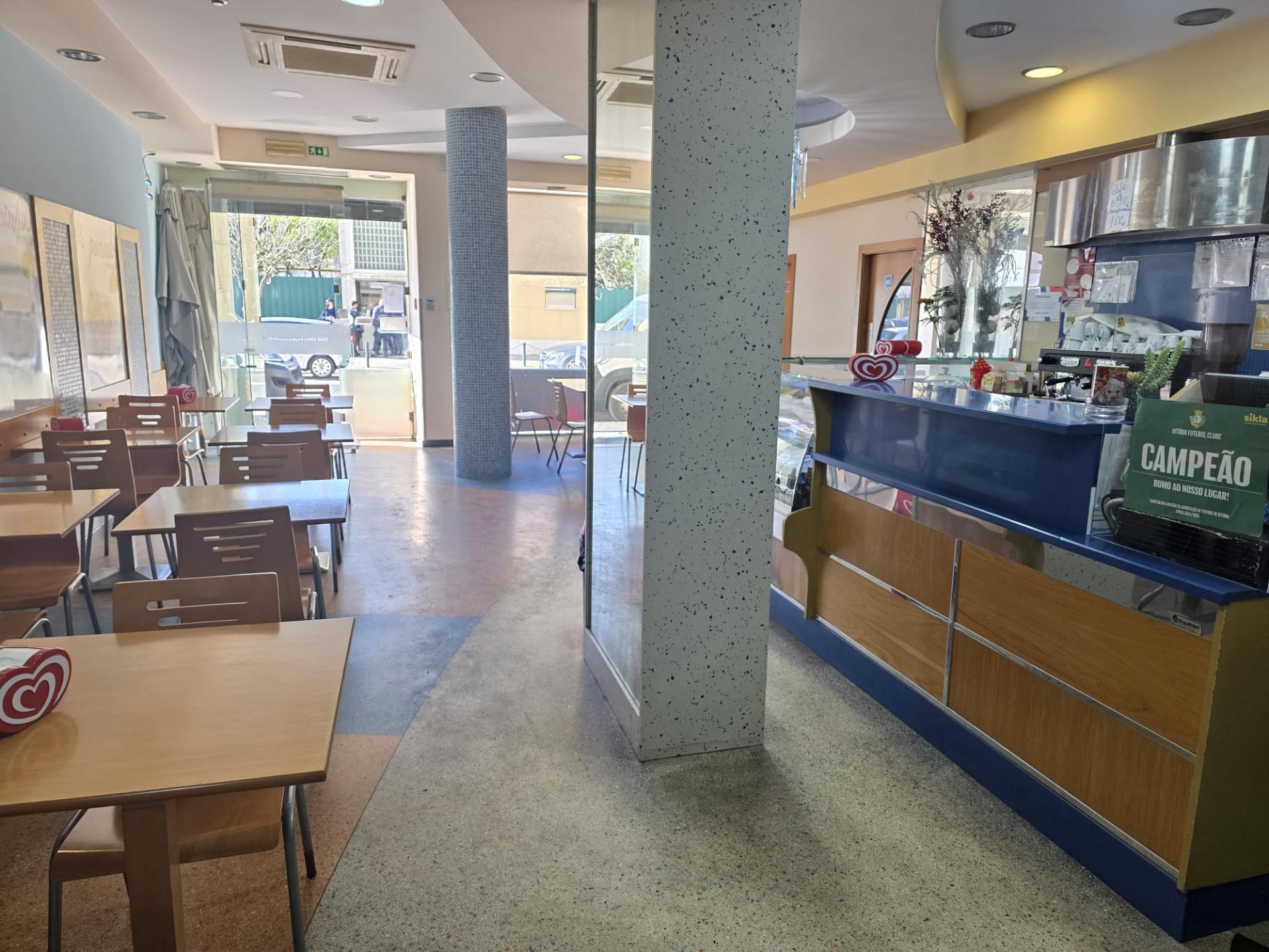 EXCLUSIVO - Oportunidade de Negócio - Trespasse de Snack-Bar / Take-Away em Pleno Centro de Set&
<!DOCTYPE html>
<html lang=
