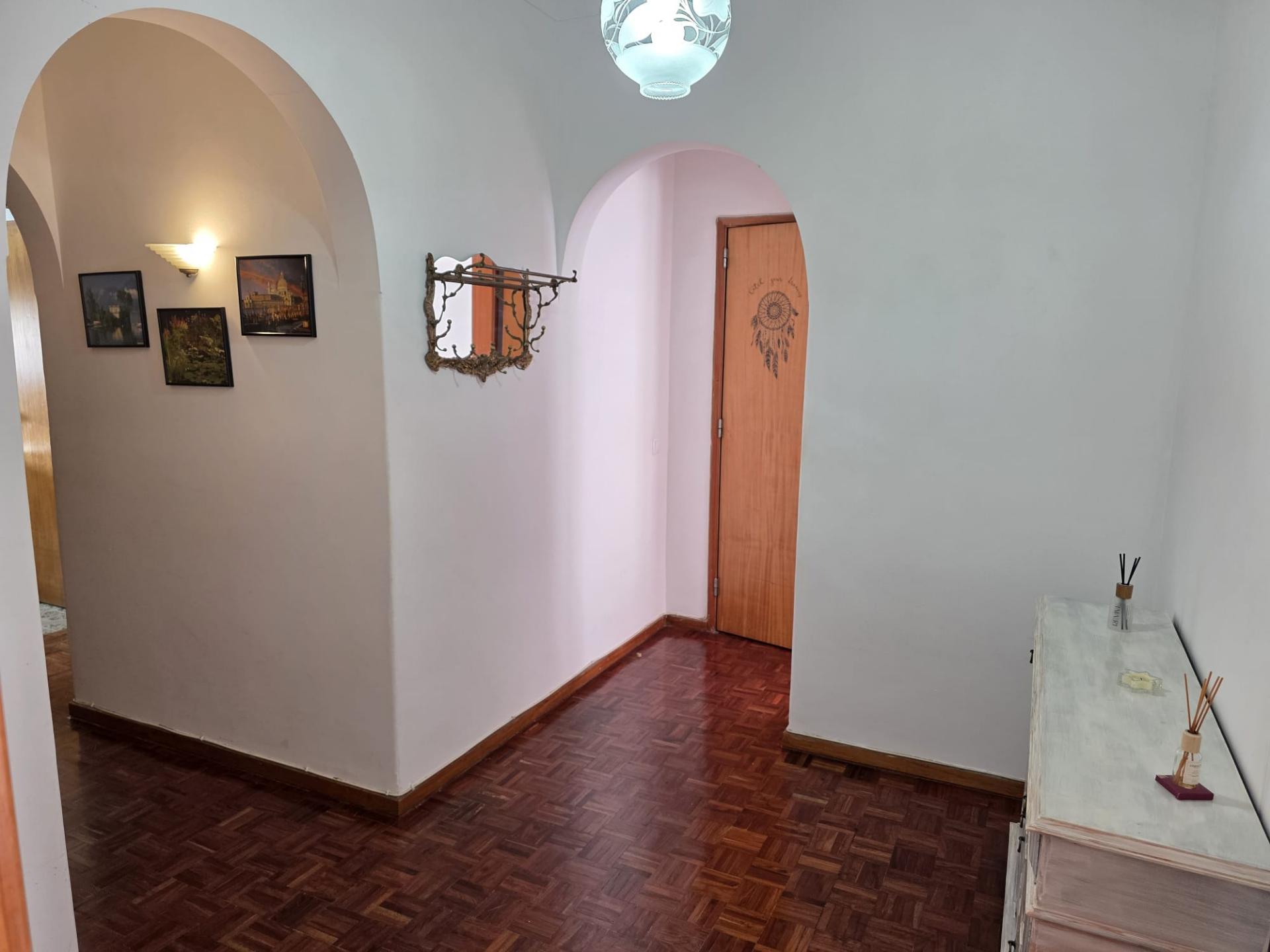 Apartamento T4 com boas áreas e excelente localização - Montalvão(Setúbal)