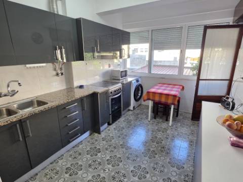 Apartamento T4 com boas áreas e excelente localização - Montalvão(Setúbal)