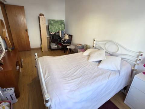 Apartamento T4 com boas áreas e excelente localização - Montalvão(Setúbal)