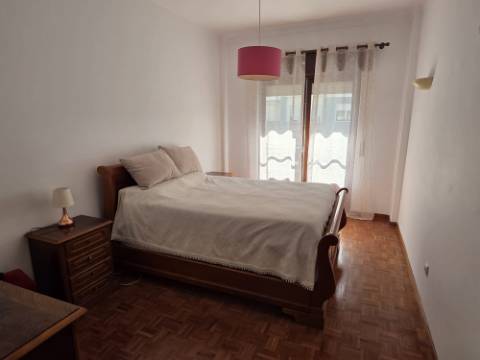Apartamento T4 com boas áreas e excelente localização - Montalvão(Setúbal)
