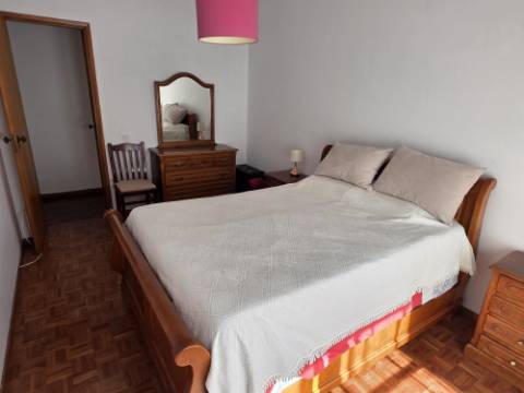 Apartamento T4 com boas áreas e excelente localização - Montalvão(Setúbal)