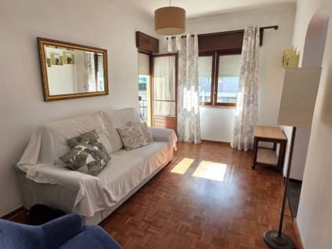 Apartamento T4 com boas áreas e excelente localização - Montalvão(Setúbal)