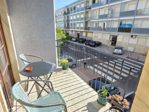 Apartamento T4 com boas áreas e excelente localização - Montalvão(Setúbal)