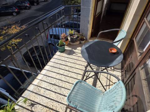Apartamento T4 com boas áreas e excelente localização - Montalvão(Setúbal)