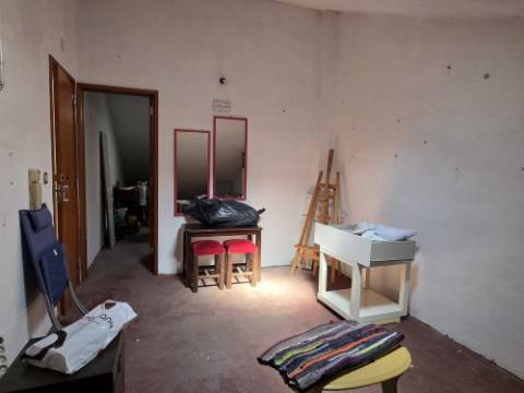 Apartamento T4 com boas áreas e excelente localização - Montalvão(Setúbal)
