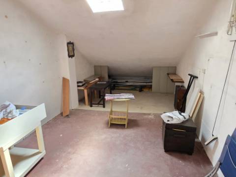 Apartamento T4 com boas áreas e excelente localização - Montalvão(Setúbal)