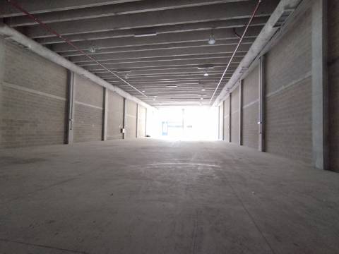 Armazém 1500 m2. Acesso a tir. Excelente parque