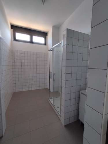 Armazém industrial 1600 m2. Aceso A1 a 500 mt.