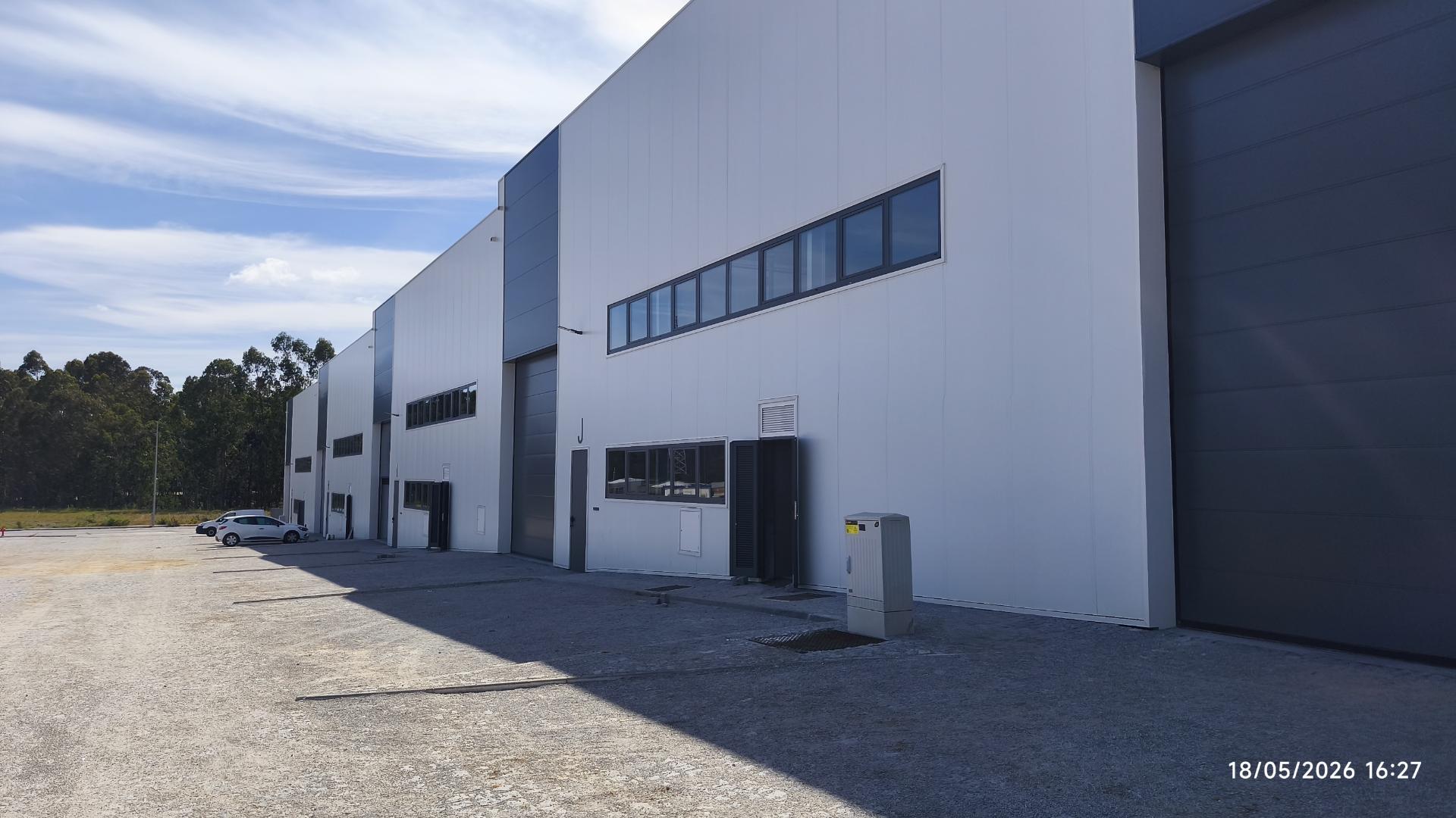 Armazém novo 505 m2 - Pé dto 8 mt.