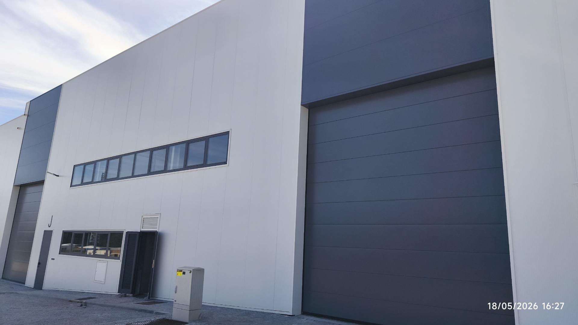 Armazém novo 505 m2 - Pé dto 8 mt.