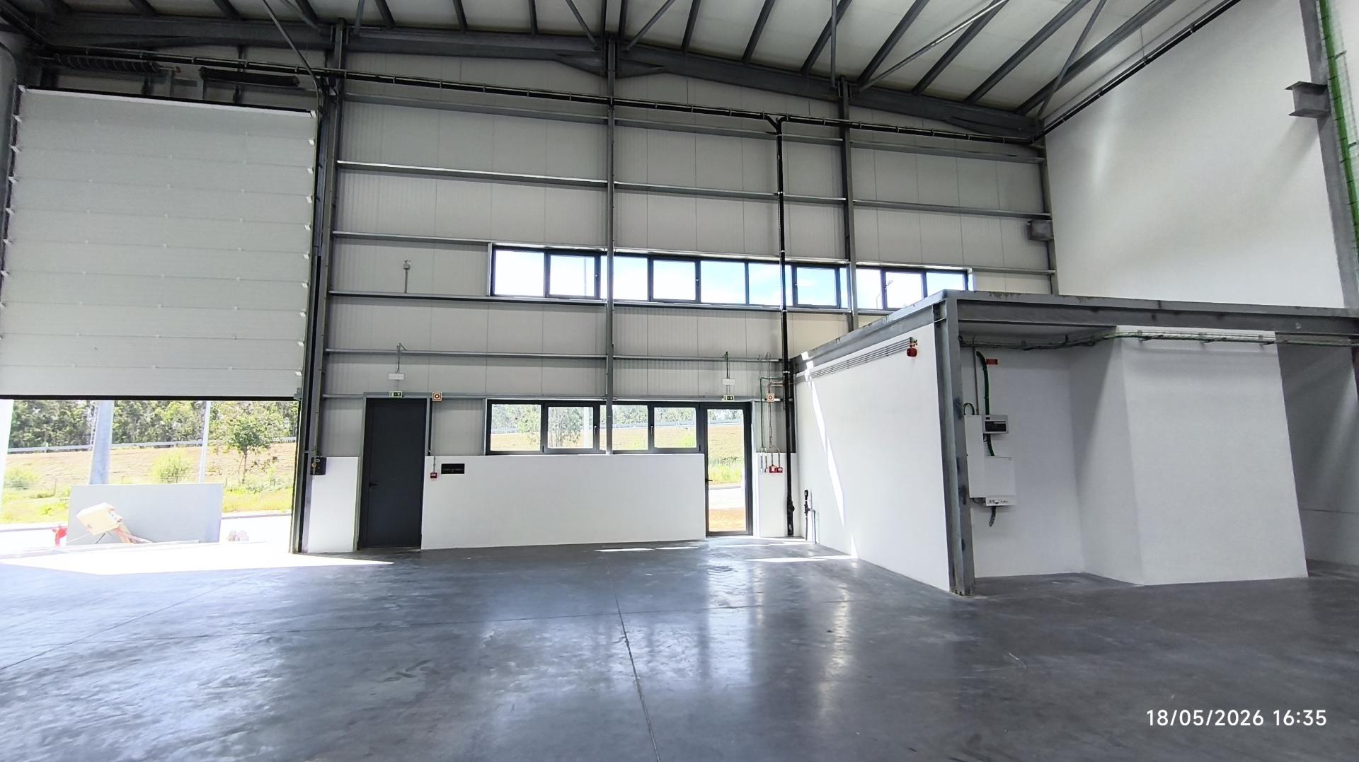 Armazém novo 505 m2 - Pé dto 8 mt.