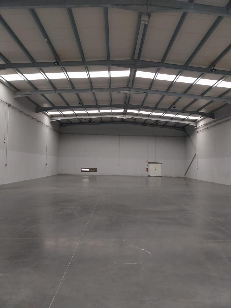 Armazém disponível para entrada imediata. 675 m2