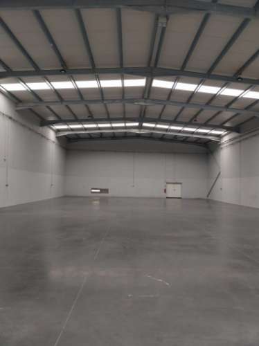Armazém disponível para entrada imediata. 675 m2