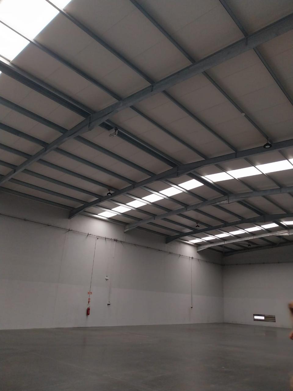 Armazém disponível para entrada imediata. 675 m2