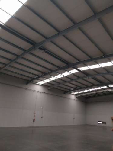 Armazém disponível para entrada imediata. 675 m2