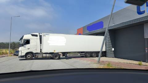 Armazém disponível para entrada imediata. 675 m2