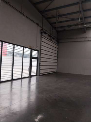 Armazém disponível para entrada imediata. 675 m2
