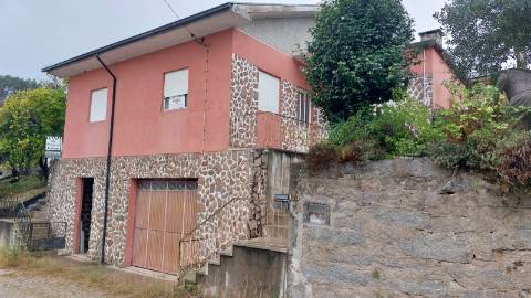 Moradia com Quintal