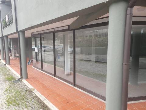 Loja bem localizada com 241 m2