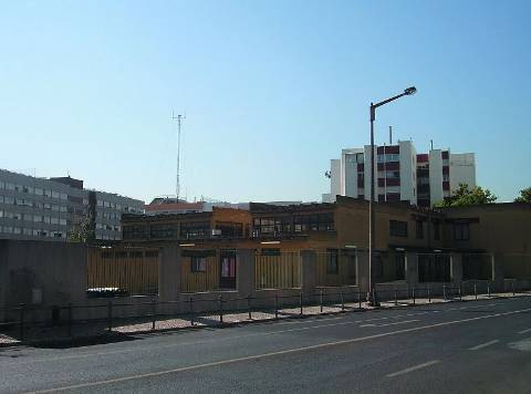 BENFICA: COLOMBO, elevadores directos à rua, escadas, Baia + portão automático!