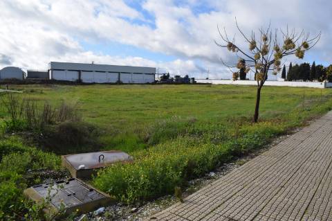 Mourão - 2800 m2, Armazém, fábrica, comércio e/ ou serviços!