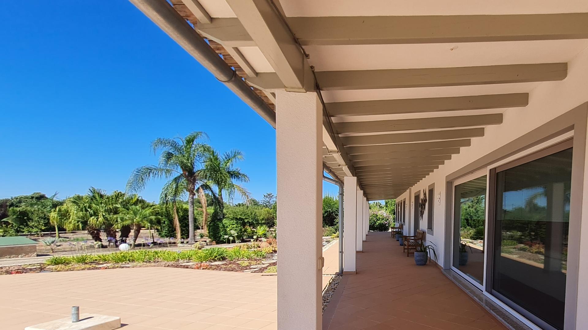 Moradia T3 +1 à venda na tranquila Luz de Tavira