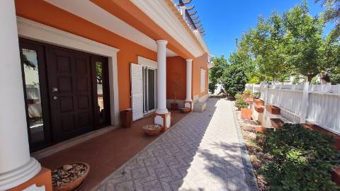 Vivenda V4 á venda em Tavira