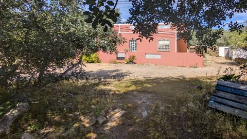 Terreno com duas casas: oportunidade em Santo Estêvão, Tavira