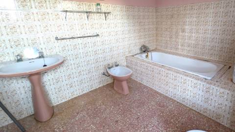 Terreno com duas casas: oportunidade em Santo Estêvão, Tavira