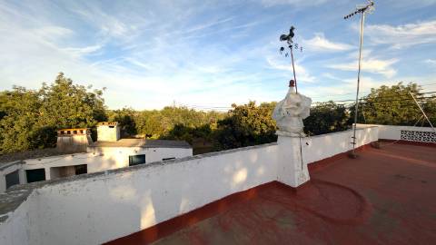 Terreno com duas casas: oportunidade em Santo Estêvão, Tavira