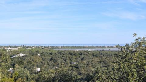 Terreno com duas casas: oportunidade em Santo Estêvão, Tavira