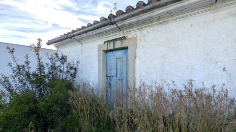 Terreno com duas casas: oportunidade em Santo Estêvão, Tavira