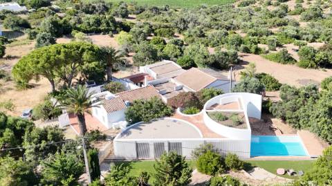 Propriedade de charme com piscina a minutos da Fuseta