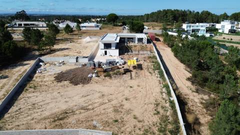 MORADIA T4 TÉRREA A ESTREAR - CASAIS DOS BRITOS - AZAMBUJA