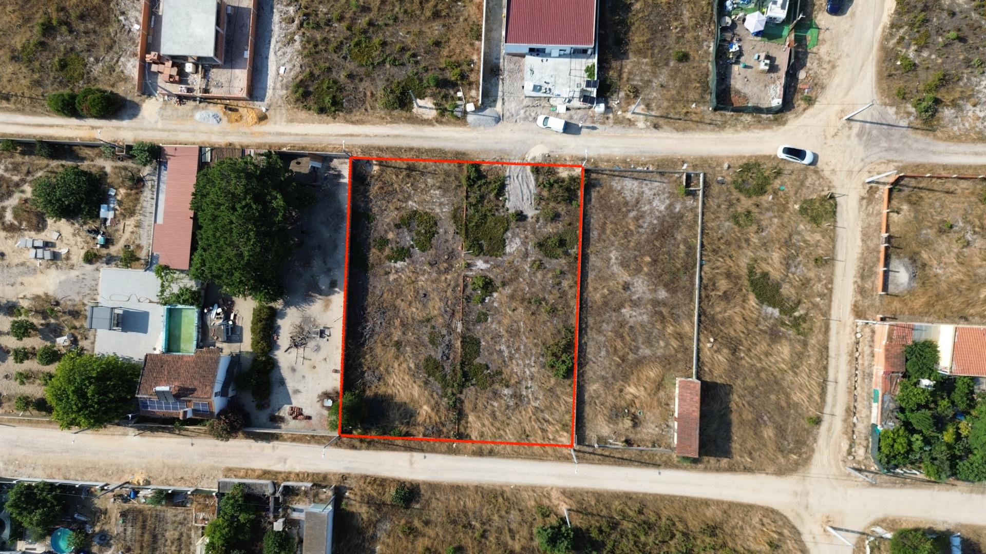 Terreno 1.230 m² com Possibilidade de 2 Lotes | Natureza, Espaço e Potencial de Valorização