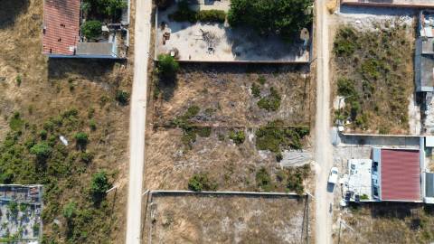 Terreno 1.230 m² com Possibilidade de 2 Lotes | Natureza, Espaço e Potencial de Valorização