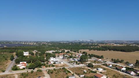 Terreno 1.230 m² com Possibilidade de 2 Lotes | Natureza, Espaço e Potencial de Valorização