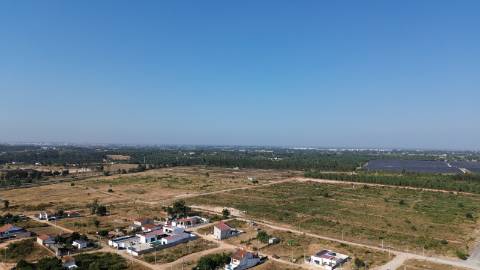 Terreno 1.230 m² com Possibilidade de 2 Lotes | Natureza, Espaço e Potencial de Valorização