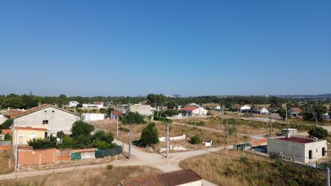 Terreno 1.230 m² com Possibilidade de 2 Lotes | Natureza, Espaço e Potencial de Valorização