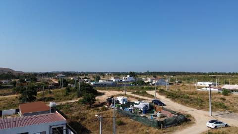 Terreno 1.230 m² com Possibilidade de 2 Lotes | Natureza, Espaço e Potencial de Valorização