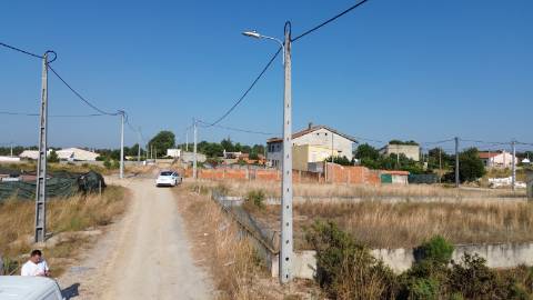 Terreno 1.230 m² com Possibilidade de 2 Lotes | Natureza, Espaço e Potencial de Valorização