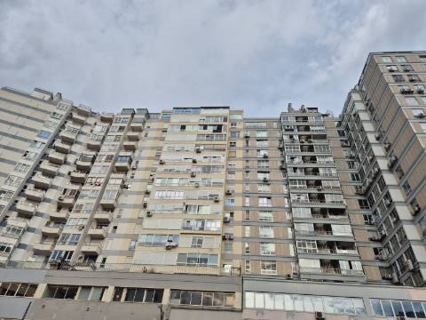 T1 Luminoso em Campolide num 13º Andar - Excelente Localização