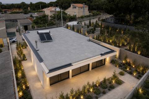 Moradia T3 de Arquitetura Contemporânea com Piscina e Suite Master | Nova Construção no Barreiro