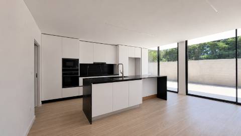 Moradia T3 de Arquitetura Contemporânea com Piscina e Suite Master | Nova Construção no Barreiro
