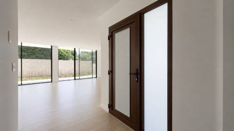 Moradia T3 de Arquitetura Contemporânea com Piscina e Suite Master | Nova Construção no Barreiro