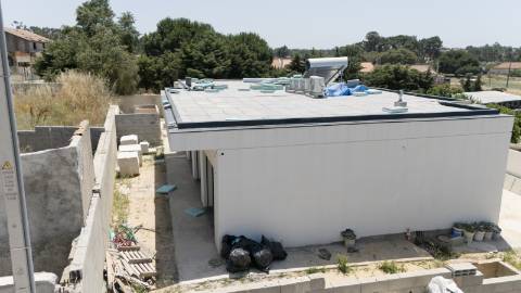 Moradia T3 de Arquitetura Contemporânea com Piscina e Suite Master | Nova Construção no Barreiro