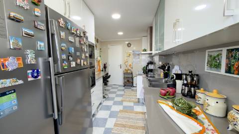T3 Duplex Semi-Renovado no Cacém